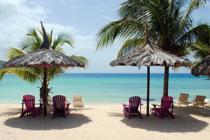 Catamarán de lujo Isla Mujeres con barra libre premium y almuerzo