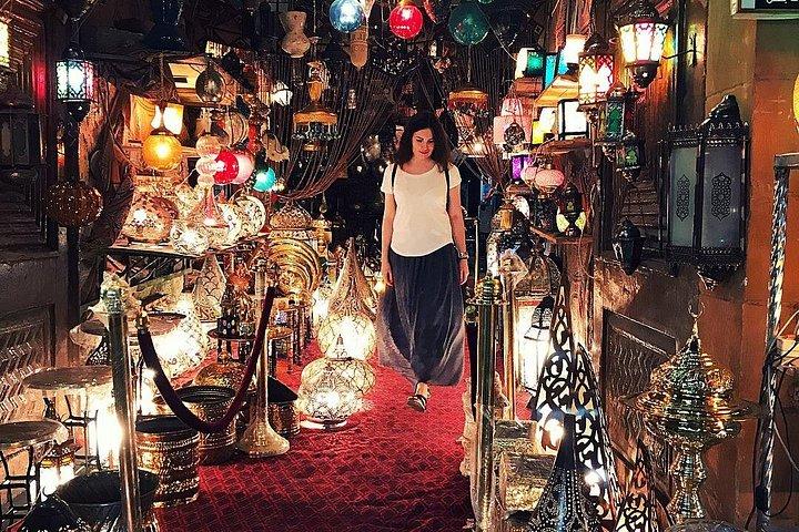 ギザのピラミッド＆ハーン・アル＝ハリーリ旧市場ツアー（ランチ付き）