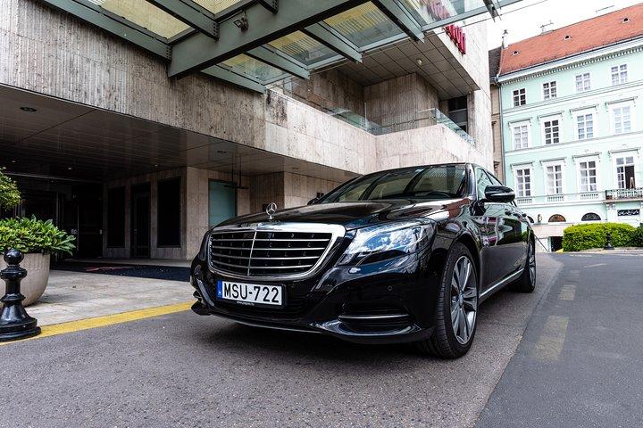 Budapest privat flygplatstransfer i en lyxbil
