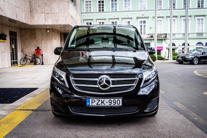 Transfert aéroport privé de Budapest dans un minibus de luxe