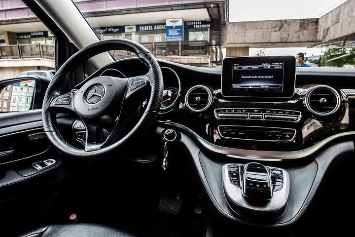 Transfert aéroport privé de Budapest dans un minibus de luxe