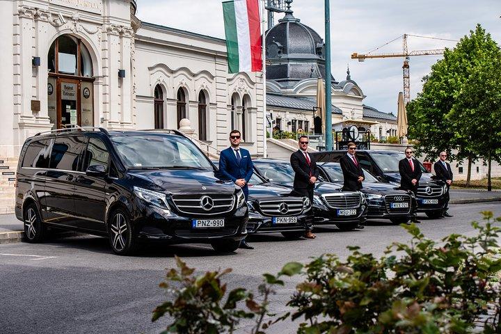 Transfert aéroport privé de Budapest dans un minibus de luxe
