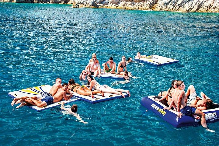 コスタ・ブラバ沿いの他のグループとのカタマラン旅行。 土曜日。