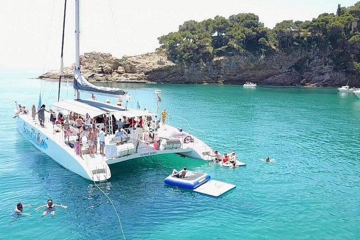 コスタ・ブラバ沿いの他のグループとのカタマラン旅行。 土曜日。
