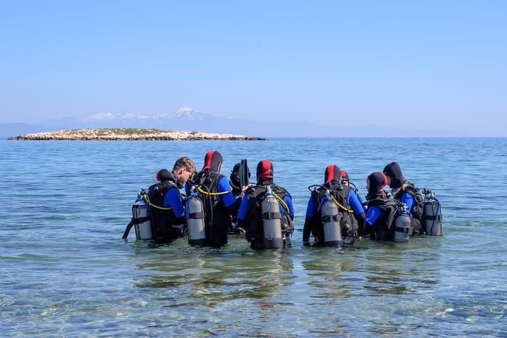 Anavyssos Athens Riviera: Beginners' Guided Try Scuba Diving