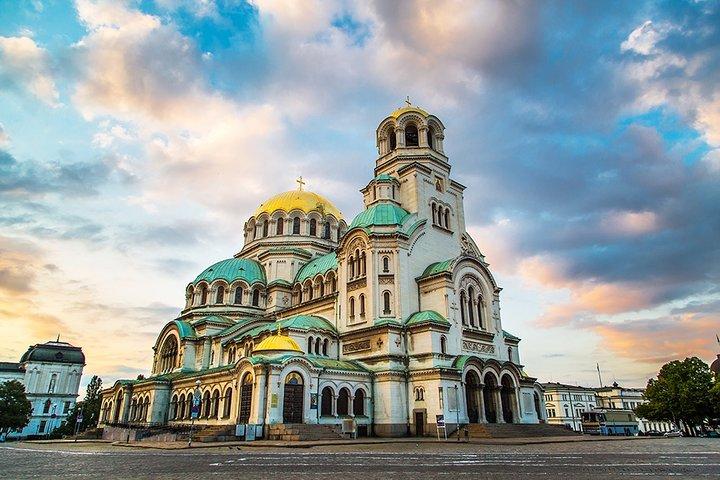 Traslado de chegada: Sofia Airport SOF para Sofia em carro de luxo