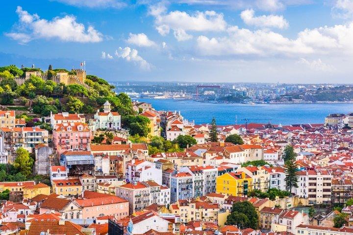 Arrival Transfer: Lisbon Airport LIS to Lisbon in Business Car