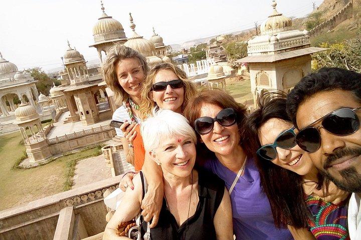 Ganztägige Jaipur Sightseeing Tour mit Auto und Guide