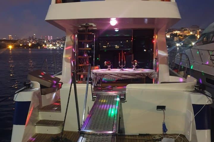Sunset Cruise on Luxury Yacht in Istanbul Bosphorus