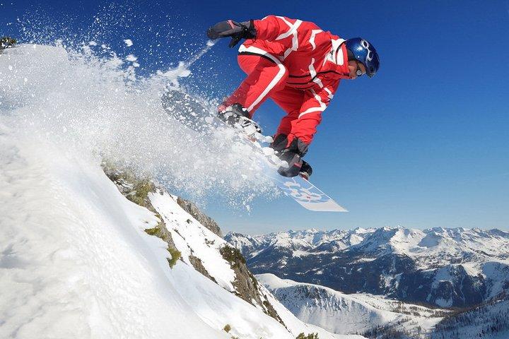 Tour privato di un giorno alle tombe di Ming Unground Palace e Snow World Ski Resort