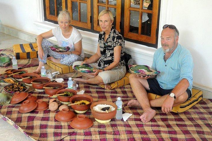 車での14泊15日のスリランカラウンドツアー-ニラベリビーチ付き
