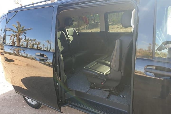 Private Transfer from Marrakech Menara Airport to Marrakech City