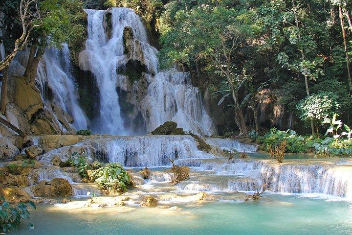 Um dia relaxante nas cataratas Kuang Si