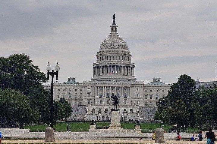 プライベートシティツアーのためにNYからワシントンDCまで列車で移動