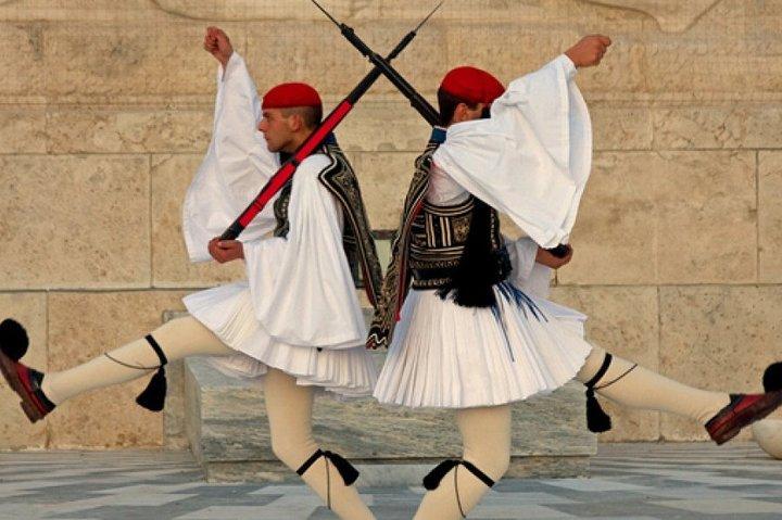 Enjoy Athens highlights in a Night Tour
