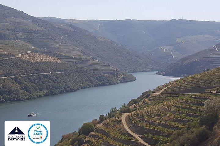 Van Porto Private Tour Douro Valley twee wijnhuizen, lunch en boot.