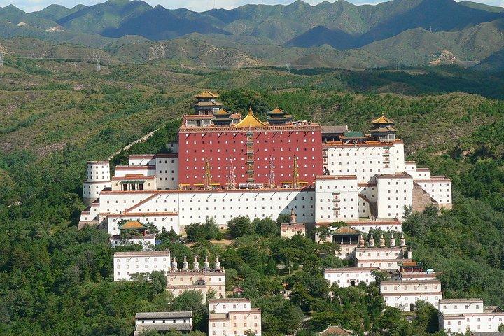 Excursión privada de día completo al Chengde Summer Resort y al Palacio Potala desde Beijing