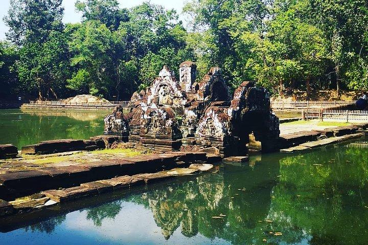 4日間（ツアーアンコール寺院群、ジャングルの寺院、地元の人々のライフスタイル）