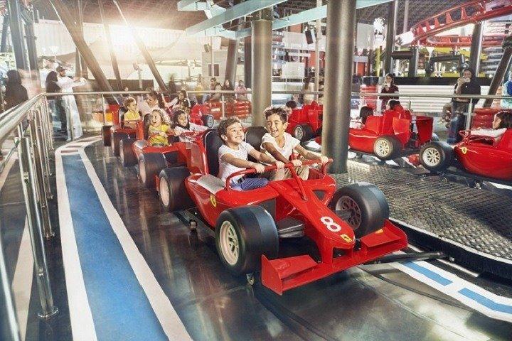 Warner Bros World e Ferrari World Combo Ticket con trasferimento da Dubai