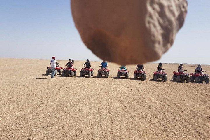 3時間のデザートサファリクワッドバイクとキャメルライド