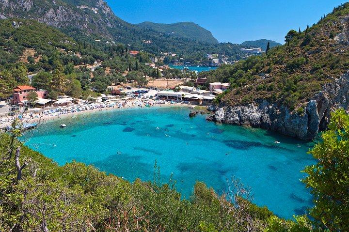 Excursão privada à praia de Palaiokastritsa e à vila de Lakwnes