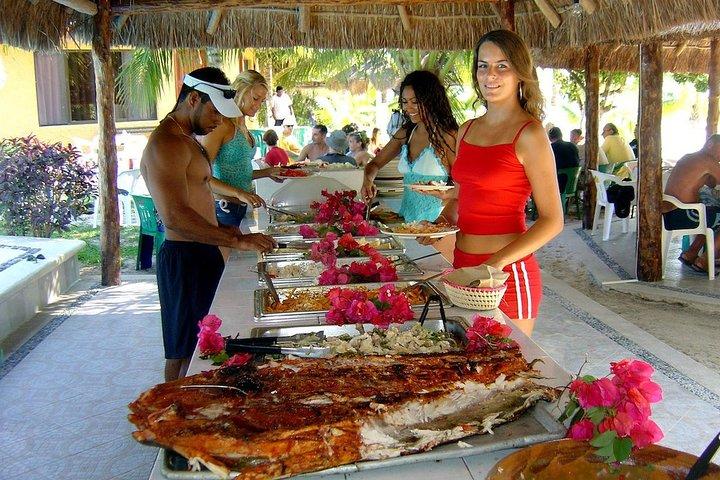 カンクンからムヘレス島へのカタマランセーリングとシュノーケリング