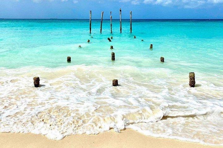 シュノーケリング、ランチ、オープンバーを含むムヘレス島へのカタマランセーリング