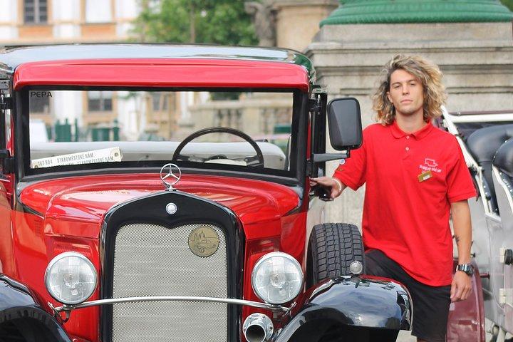 Kutná Hora Mittelalterliche Stadt im Oldtimer Cabrio Auto