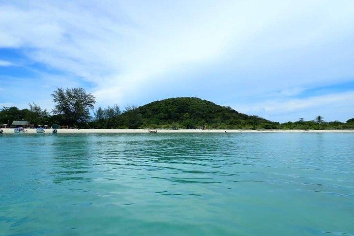 サムイ島からスピードボートでマドサム島とタン島でのシュノーケリングとカヤック旅行