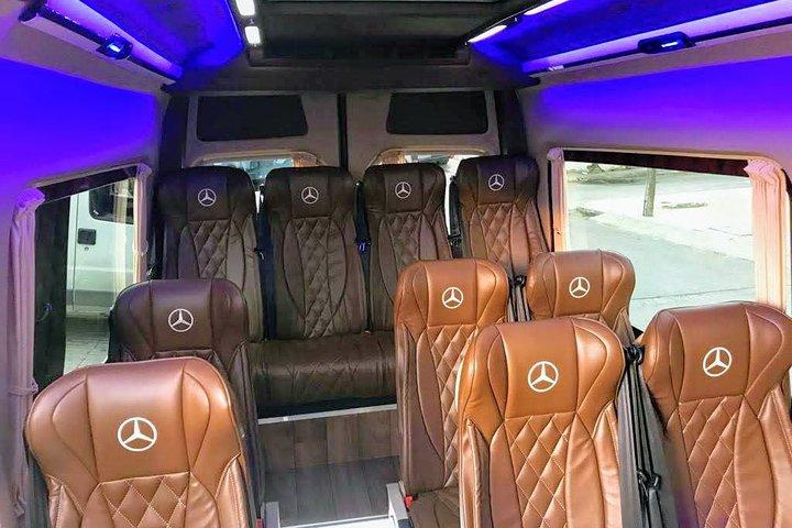 Private Santorini-Tagestour mit einheimischem Fahrer