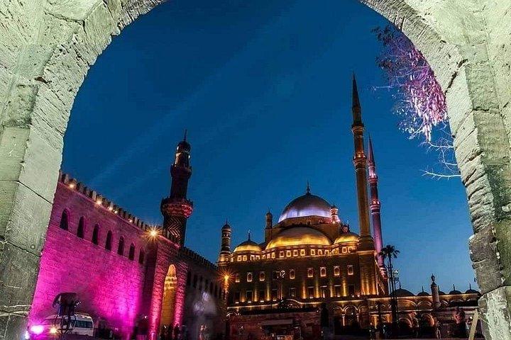 博物館、城塞、アラバスター モスク カーン カリリ バザールへの日帰りツアー