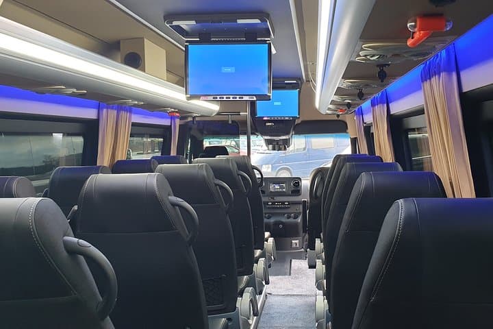 1-15 persons Taxi or Bus Transfer Airport Amsterdam to Amsterdam