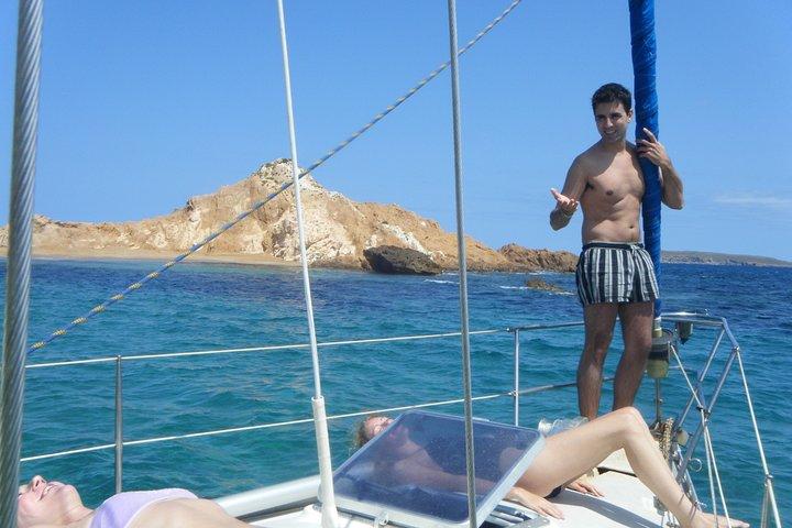 Viagem de iate à vela de dia inteiro em Menorca