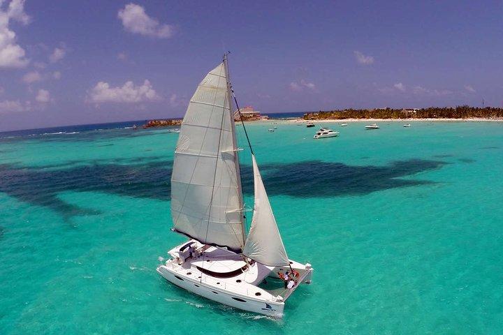 Catamarán y snorkel en isla mujeres