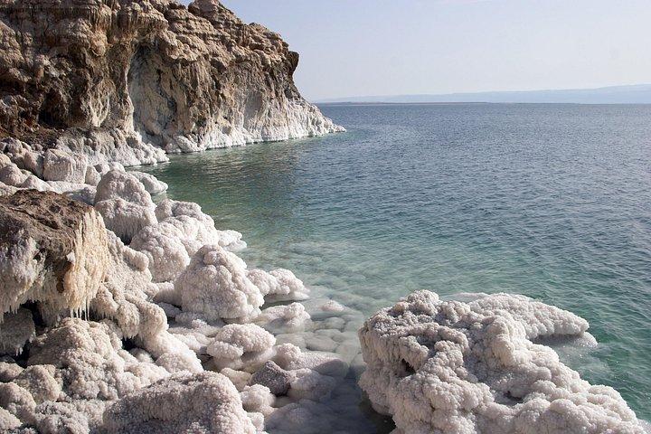 2泊のプライベートツアー：マダバ、ネボ山、ダナ生物圏、ペトラ、ワディラム、死海