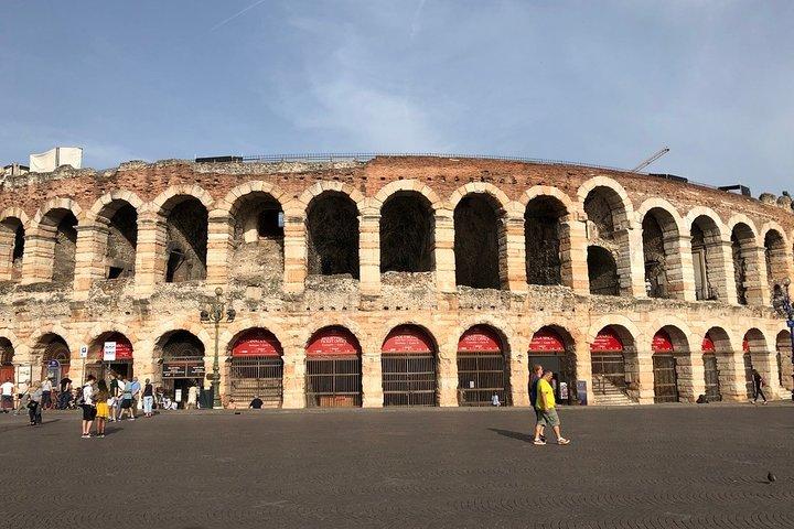 Transfert privé de luxe de Venise à Milan avec arrêt à Vérone (ou vice versa)