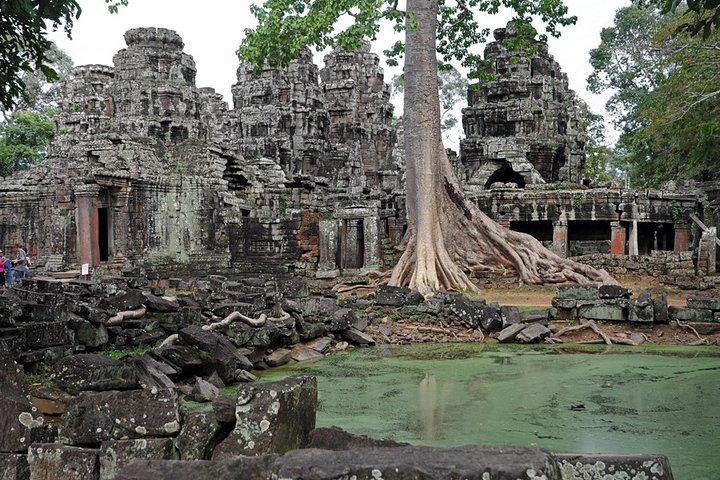 Excursão privada de tuk tuk para Angkor Wat e Small Circle com dois extras