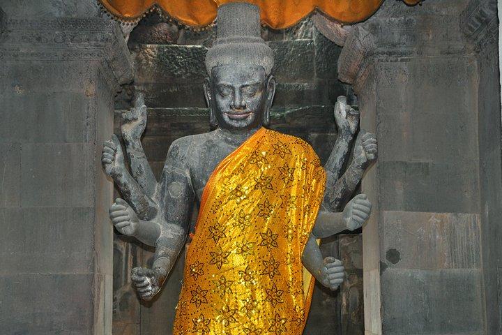 Excursão privada de tuk tuk para Angkor Wat e Small Circle com dois extras