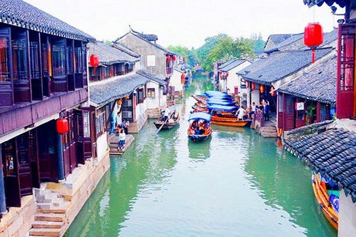 Transfer privado de ida e volta entre Zhouzhuang Water Town e Suzhou City