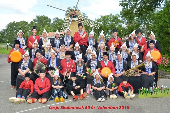 伝統的な衣装でのVolendamでのオランダの経験