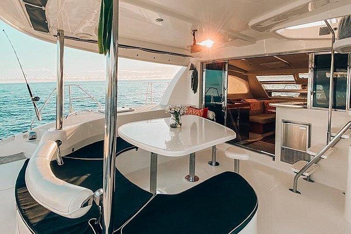 ヨットでオアフ島からプライベートシュノーケル旅行