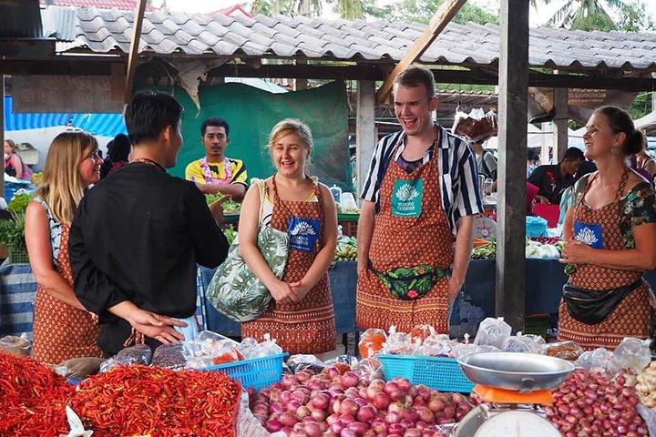 Cours de cuisine et visite du marché avec un maître chef thaïlandais à Sukho Cuisine, Lanta