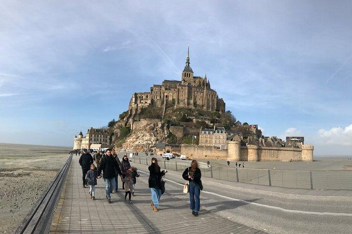 Mont-Saint-Michel privat dagstur i luksuskøretøj fra Paris