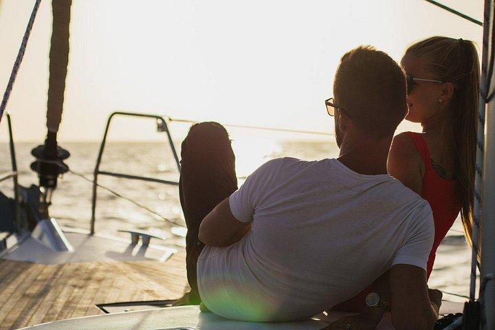 プライベート ヨット チャーターの旅、お食事とお飲み物が含まれています!