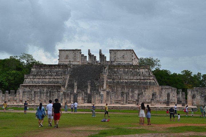 Excursion d'une journée à Chichen Itzá avec expérience du cénote et repas