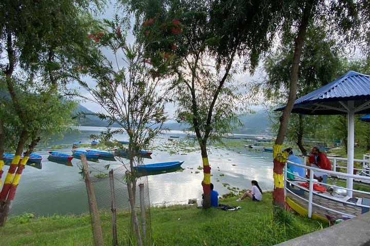 Besuchen Sie Fewa Lake für eine Stunde