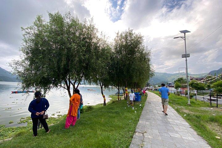 Besuchen Sie Fewa Lake für eine Stunde