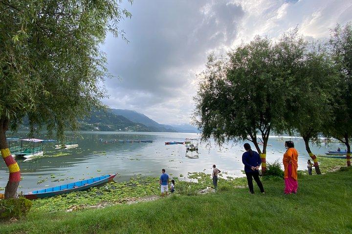 Besuchen Sie Fewa Lake für eine Stunde