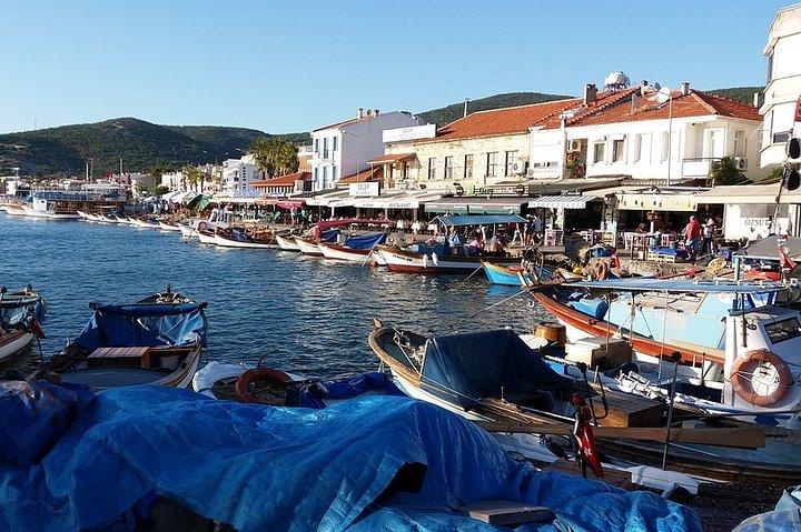Izmir Waltz of Love: A Romantic Private Walk in the City