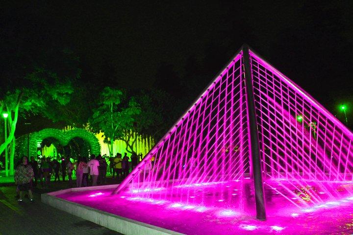 Magic Fountains Park & Bohemian Barranco bei Nacht (Kleine Gruppe)